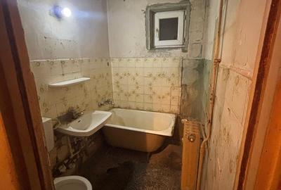 Apartament semidecomandat în Berceni