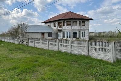 Casă cu Teren 3500 Mp în Rast