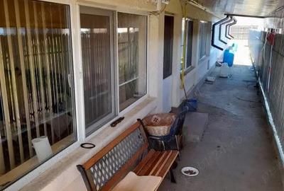 Casă cu 8 camere cu Teren 180000 Mp în Pietroiu - 1