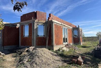 Casă cu 3 camere cu Teren 535 Mp în Gepiu - 2
