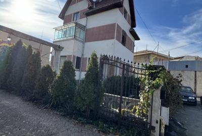 Vila solida, D+P+ Et 1 +  M, Ultracentral- Bulevard - 1