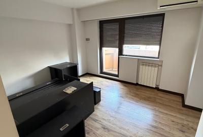 Apartament cu 4 camere semidecomandat în P-ța Victoriei - 4