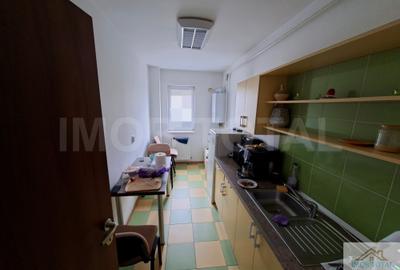 Apartament cu 3 camere decomandat în Craiovei - 4