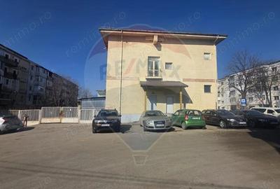 Spațiu comercial, de 704 mp, în Central - 4