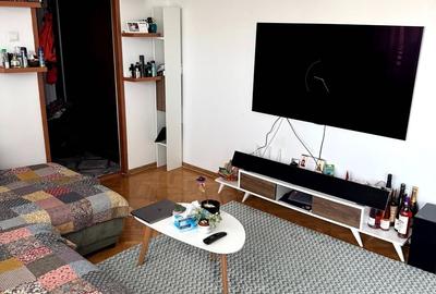 Apartament cu 3 camere semidecomandat în Gorjului