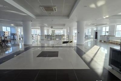 Spațiu comercial, de 3,500 mp, în Unirii - 8