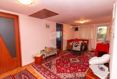 Casa - Vila de vanzare cu 5 camere Valenii de Munte - Strada Bratocea - 14