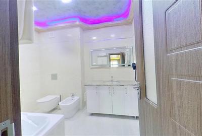 Apartament cu 4 camere decomandat, mobilat în Tractorul - 25