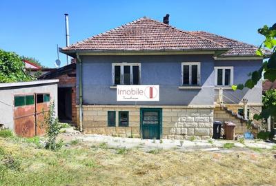 Casa cu teren generos | front 24.5 m - 1