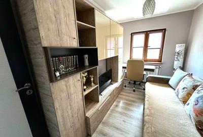 APARTAMENT 4 CAMERE ,ZONA OBOR ,ET 3/3 - 2