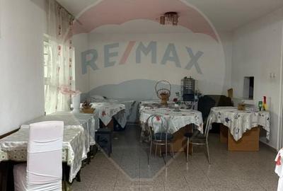 Casă cu 8 camere cu Teren 462 Mp în Central - 10