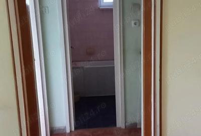 Apartament cu 3 camere semidecomandat în Micro 1 - 3
