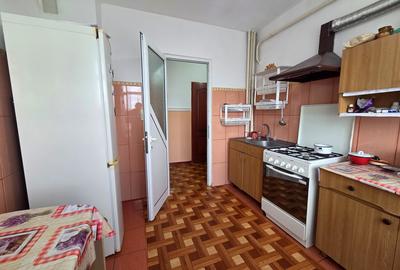 Apartament cu 3 camere decomandat, mobilat în Alexandru cel Bun - 2