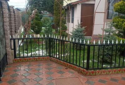 Casă cu Teren 400 Mp în Central - 2