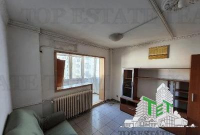 Apartament cu 3 camere semidecomandat în Obor