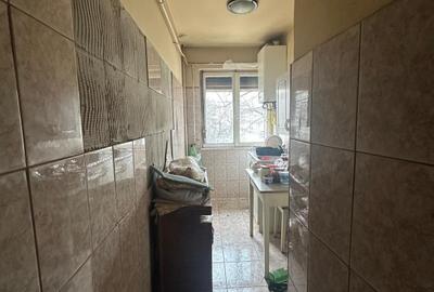 Apartament cu 3 camere semidecomandat în Dacia - 1