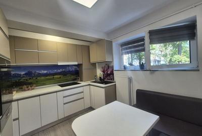 Inchiriere apartament 3 camere modern în Târgu Jiu, strada G-ral Cristian Tell - 1