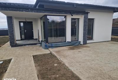 Casă cu 3 camere cu Teren 400 Mp în Bucium