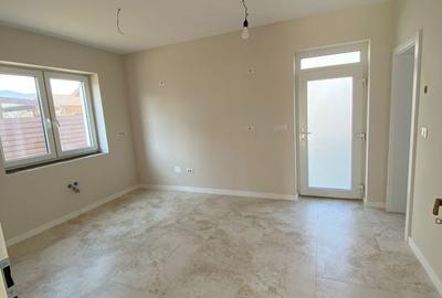 Casă cu 4 camere cu Canalizare în Micești - 2