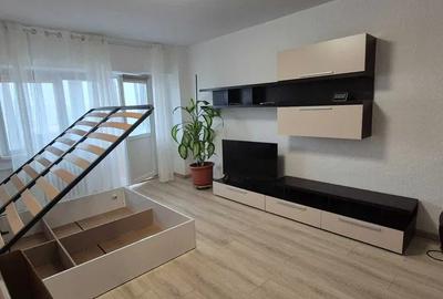 Garsonieră decomandată, mobilată în Vitan Mall