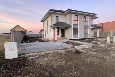 Duplex P+1 modern partea stanga, 110 mp utili, teren 415 mp zona noua Sacalaz Pre?: 165.000 - 5