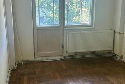 Apartament cu 3 camere decomandat în Roman - 5