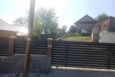 Casă individuală cu 2 camere cu Teren 1100 Mp în Brodoc