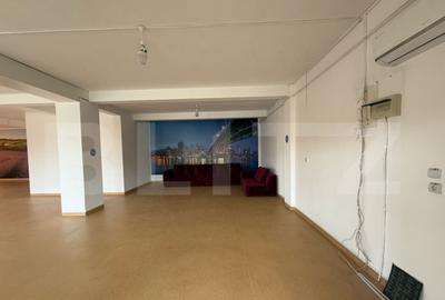 Spațiu comercial, de 185 mp, în Central - 3