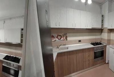 Apartament cu 3 camere decomandat în Tractorul - 4
