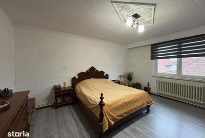 Casă cu 4 camere cu Teren 128 Mp în Central - 2