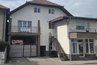 Casă cu 5 camere cu Teren 250 Mp în Central - 1