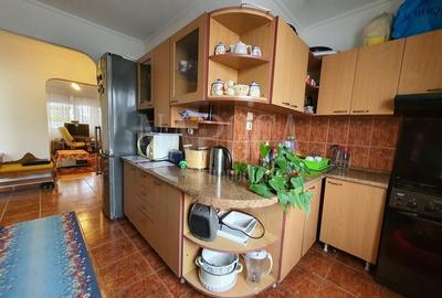 Apartament cu 3 camere decomandat în Cantemir