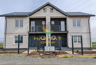 Duplex cu 4 camere cu Canalizare în Exterior Est - 1