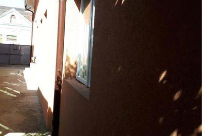 Casă cu 4 camere în Roman - 1