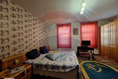 Casă cu 5 camere cu Teren 535 Mp în Central