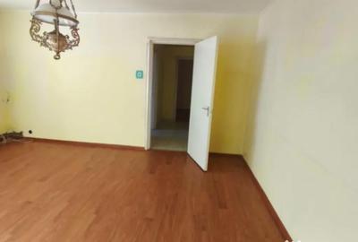 Apartament cu 3 camere semidecomandat în Central - 2