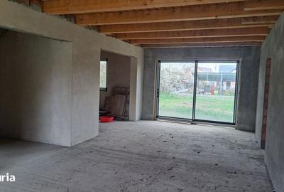 Casă cu 4 camere cu Teren 300 Mp în Acățari - 7