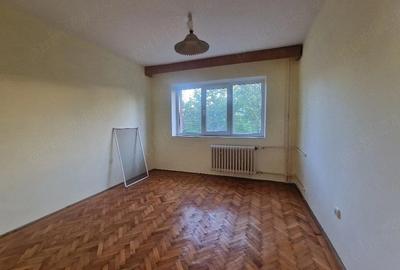 Apartament cu 3 camere semidecomandat în Central - 3