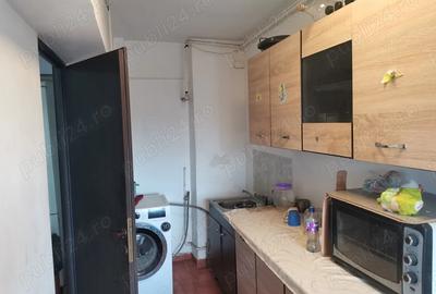 Vand apartamebt 4 camere centru Rovinar decomandat i Vand apartamebt 4 camere centru Rovinar decomandat i - 2