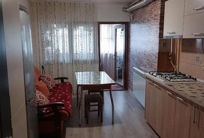 Apartament cu 3 camere decomandat în Km 4 - 3