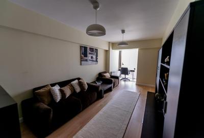 Apartament cu 3 camere decomandat, mobilat în Calea București