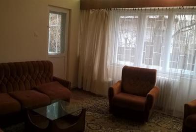 Apartament cu 3 camere decomandat, mobilat în Andrei Mureșanu