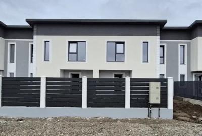 Casă cu 4 camere cu Canalizare în Popas Păcurari