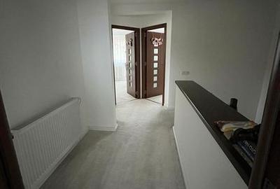 Casă cu 4 camere cu Teren 120 Mp în Florești