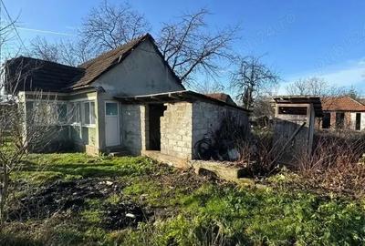 Casă cu 2 camere cu Teren 420 Mp în Central - 1