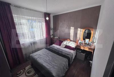 Apartament cu 3 camere, zona 9 Mai - 5