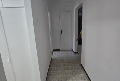 Apartament cu 3 camere decomandat în P-ța Doina - 13