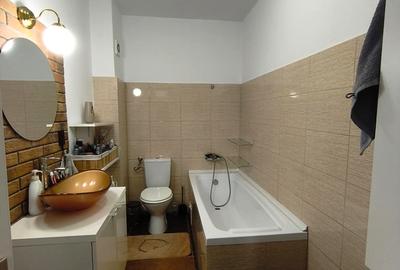 Apartament cu 2 camere decomandat în Central