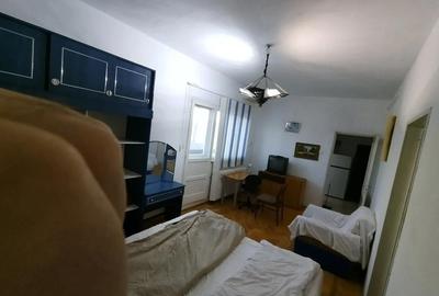 Garsonieră decomandată în Cina