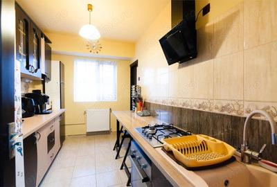 Apartament spatios cu 4 camere si 2 bai - in zona linistita - aproape de Piata Decebal - 2